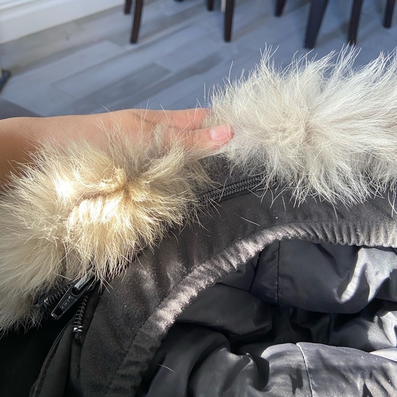 CANADA GOOSE WITH REAL FOX FUR - Picture 8 of 10
